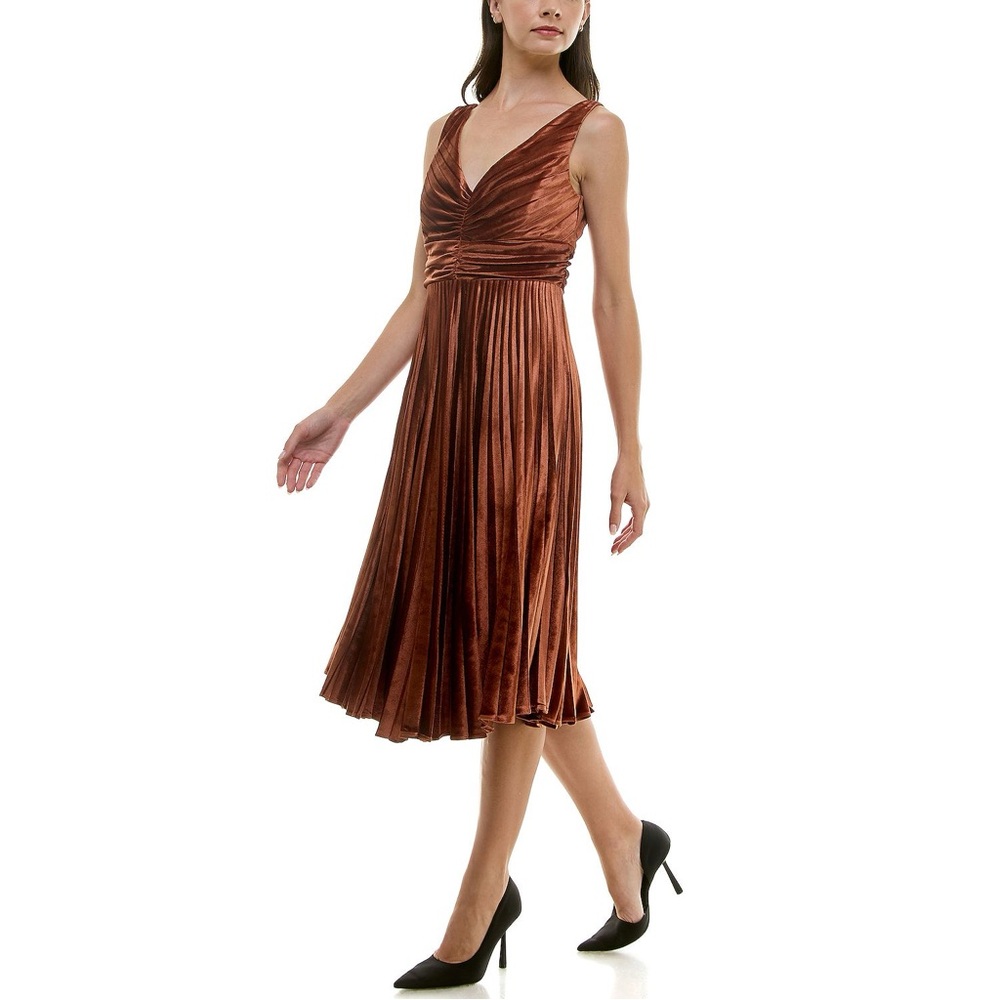 Women's Maison Tara Pleated Lux Velvet Midi Dress